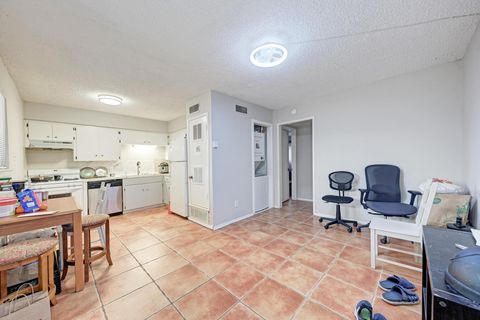 Photo of 803 W 28th ST #102, Austin, TX 78705 (MLS # 1730348)