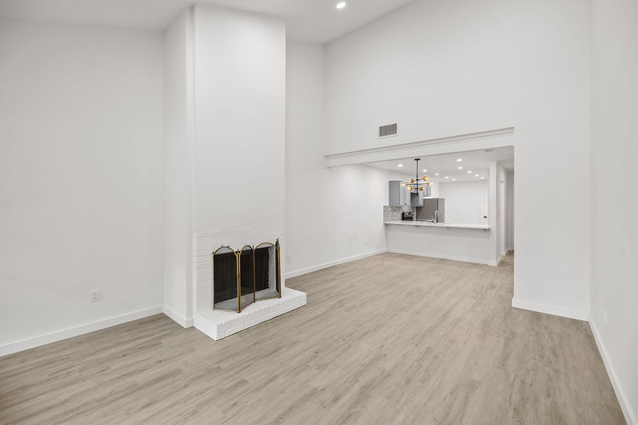 7211 Lakewood DR C111