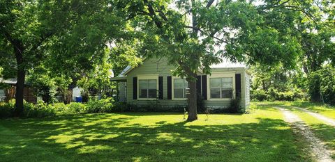 2105 North DR Taylor TX 76574