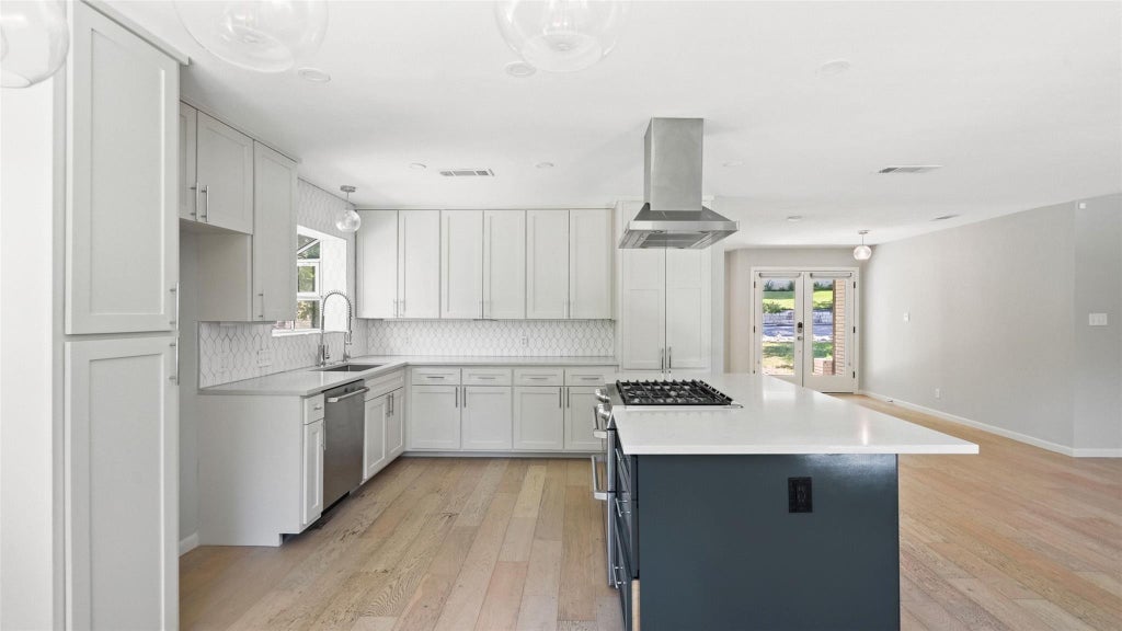 Photo of 6404 Shoal Creek BLVD, Austin, TX 78757 (MLS # 1961968)