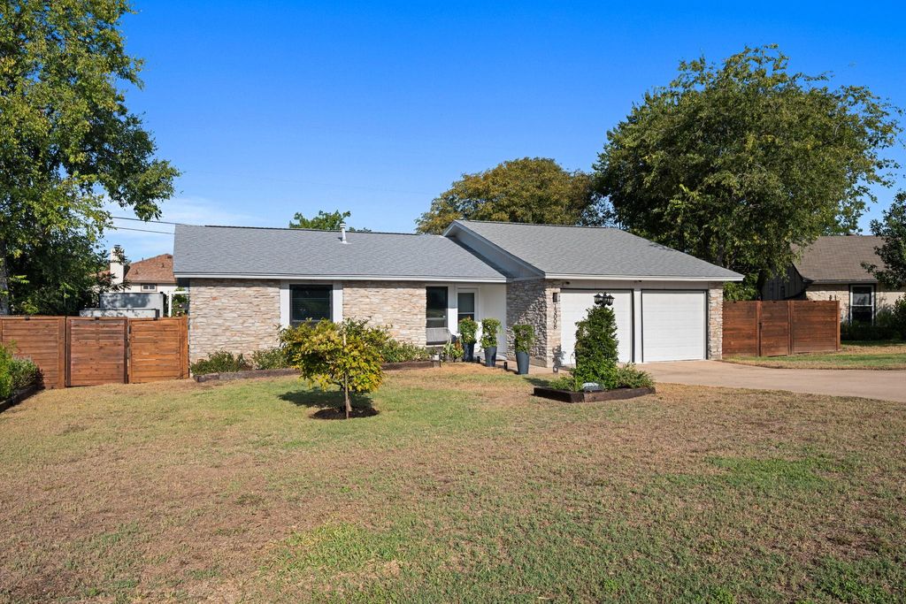 Photo for 13008 Irongate CIR, Austin, TX 78727 (MLS # 6636592)