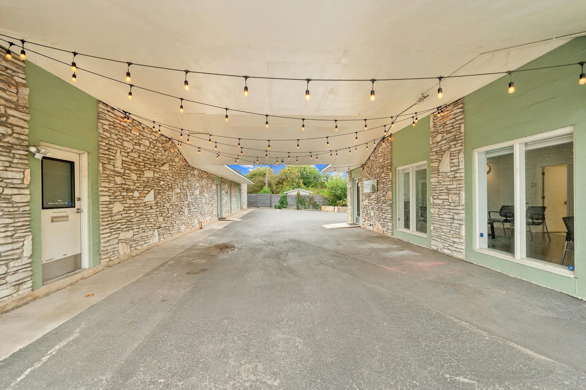 2413 Greenlawn PKWY