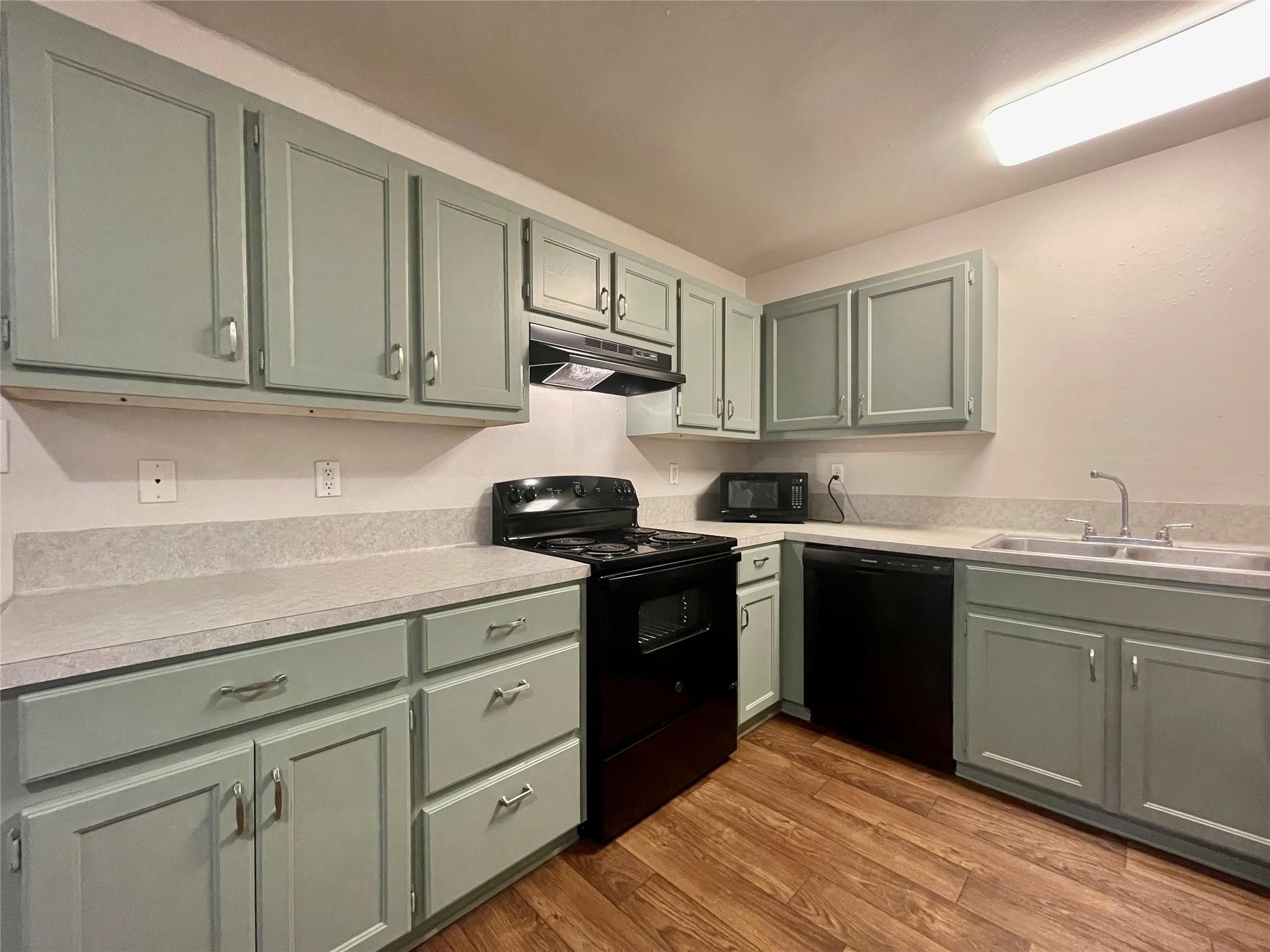 1009-1019 Advance ST