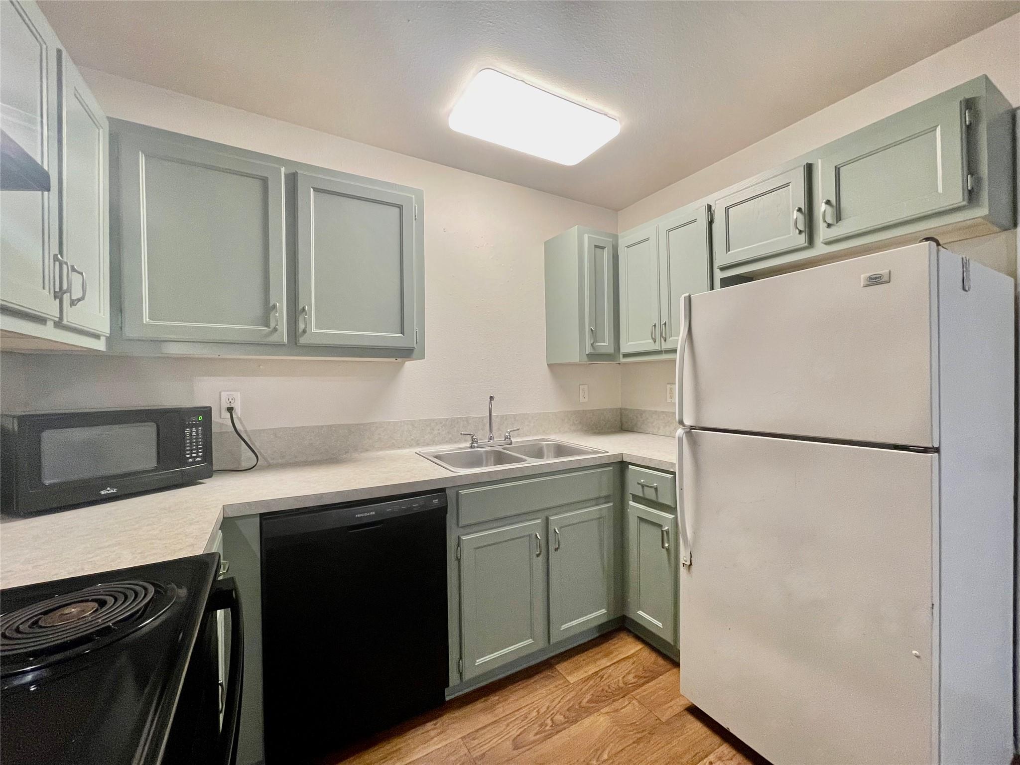 1009-1019 Advance ST