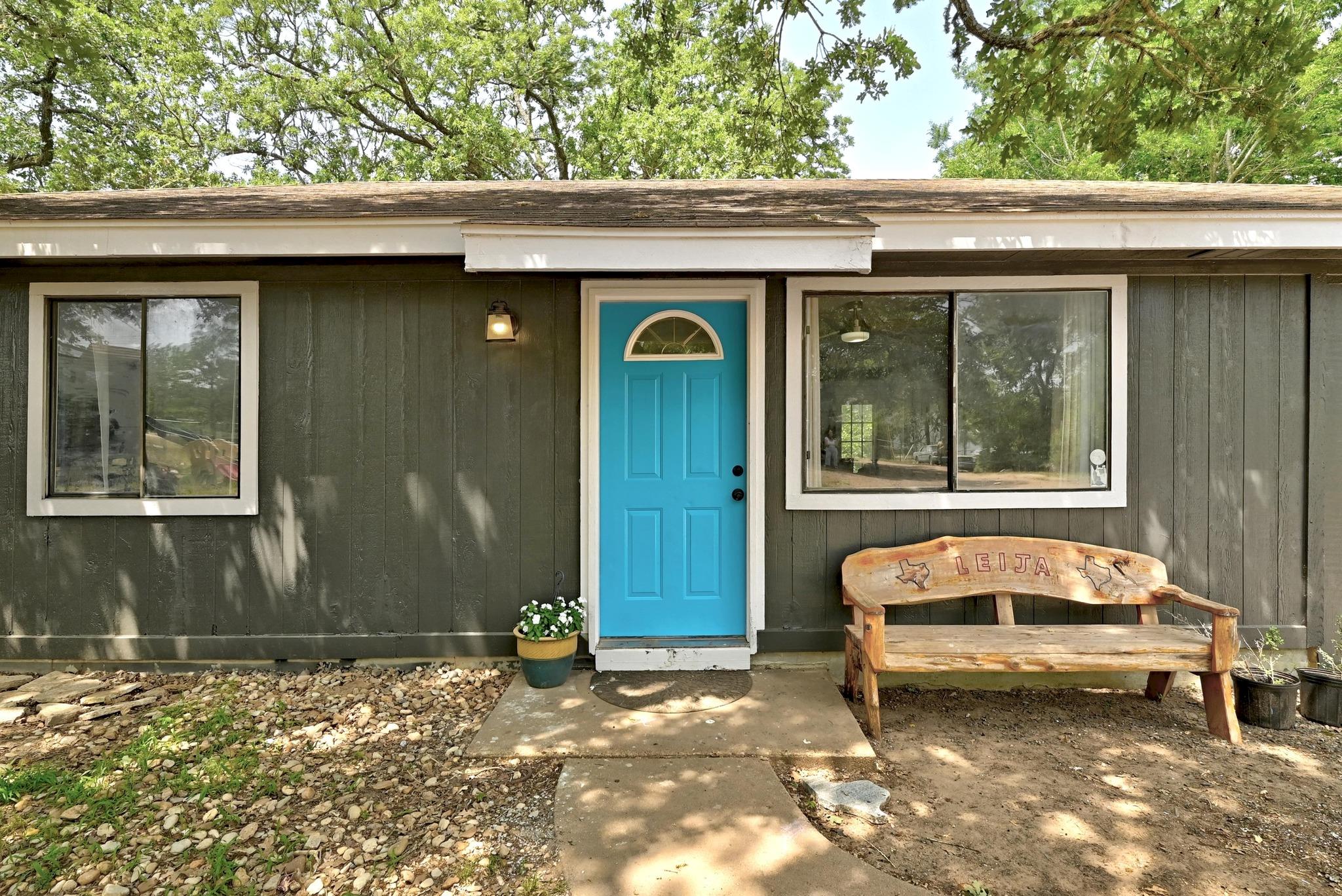 136 Shadow Oak DR