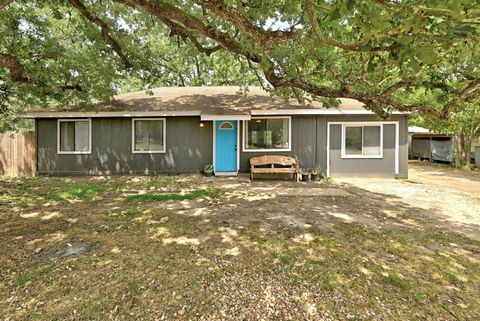 136 Shadow Oak DR Bastrop TX 78602