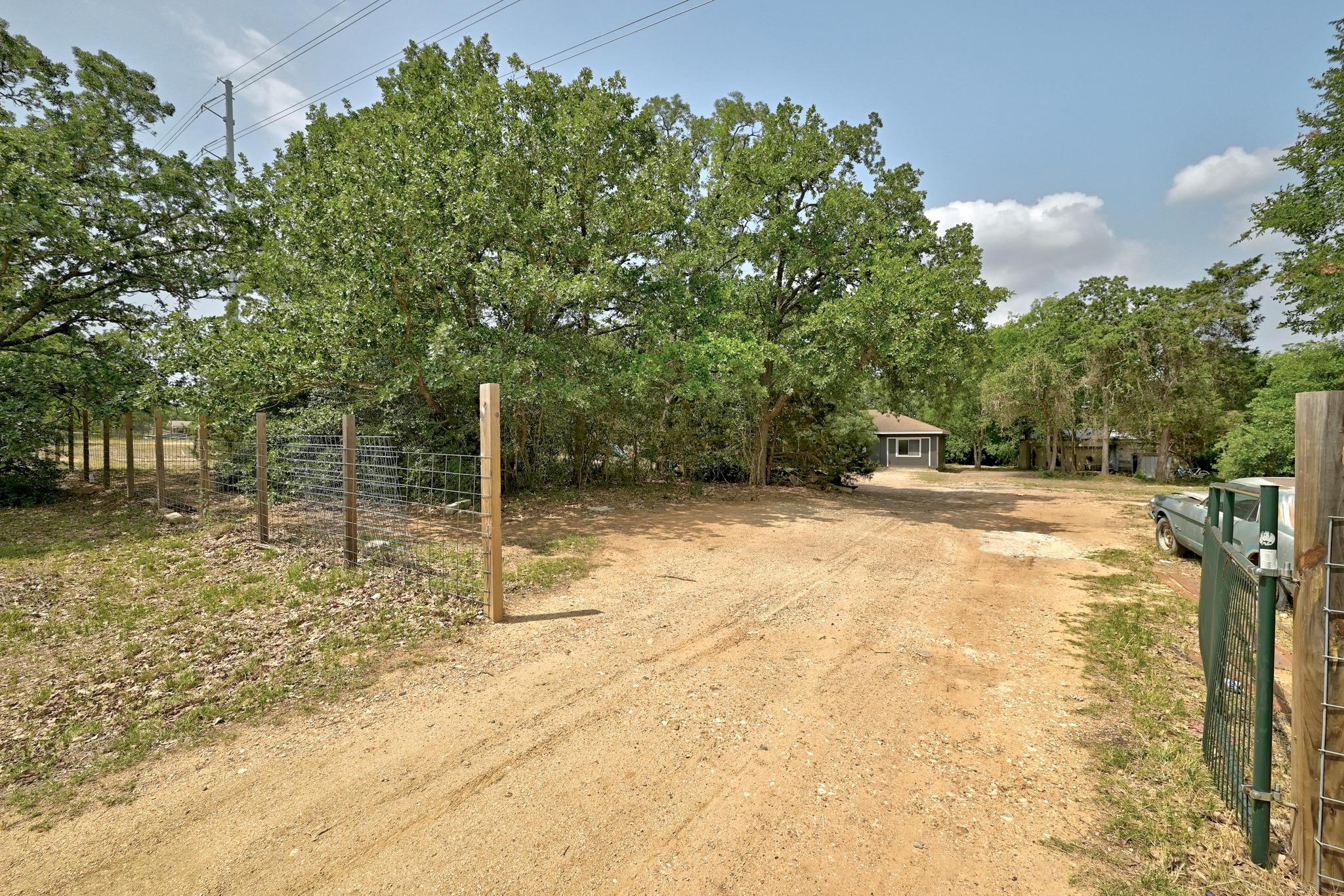 136 Shadow Oak DR