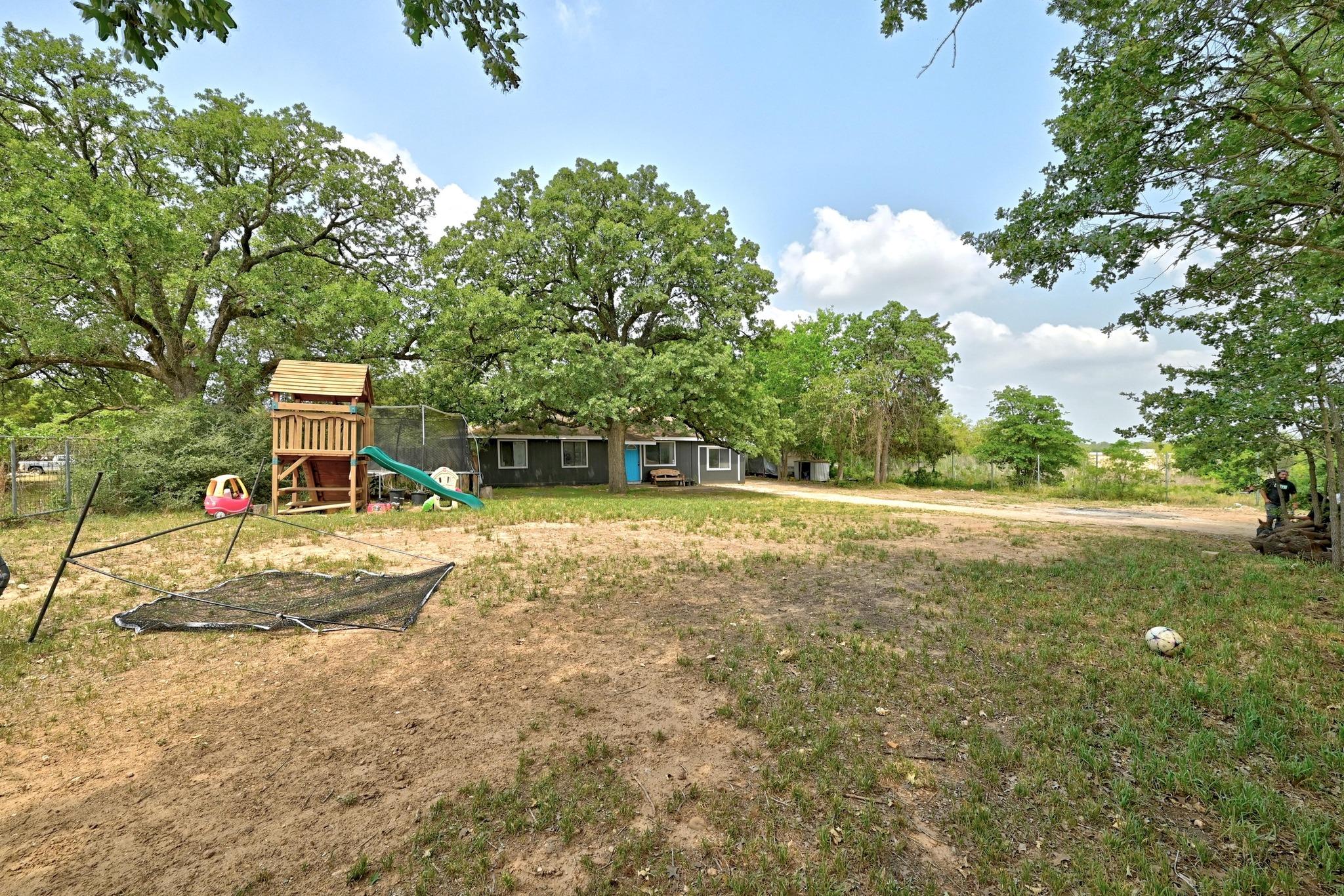 136 Shadow Oak DR