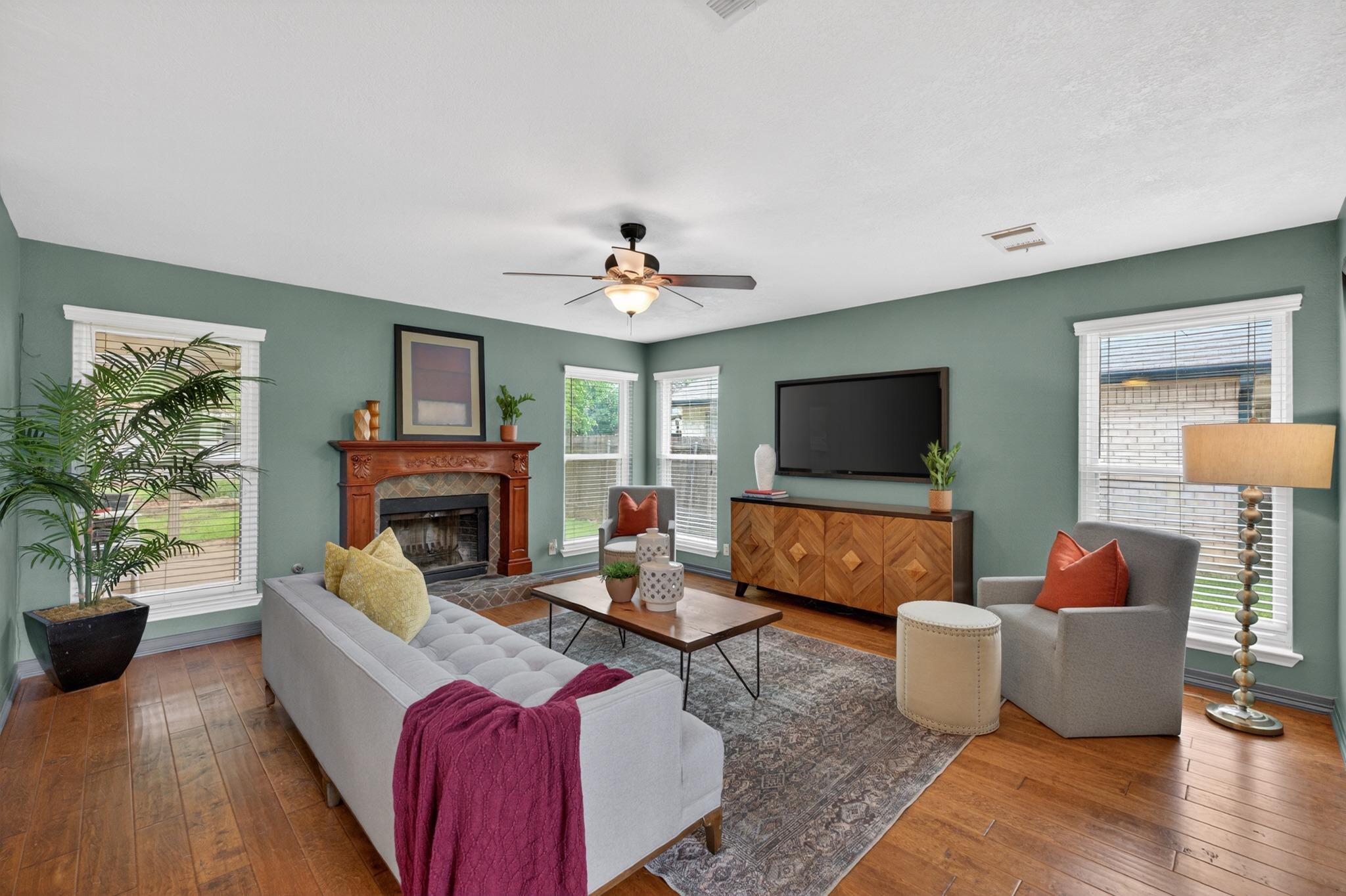 1200 Mountain View DR