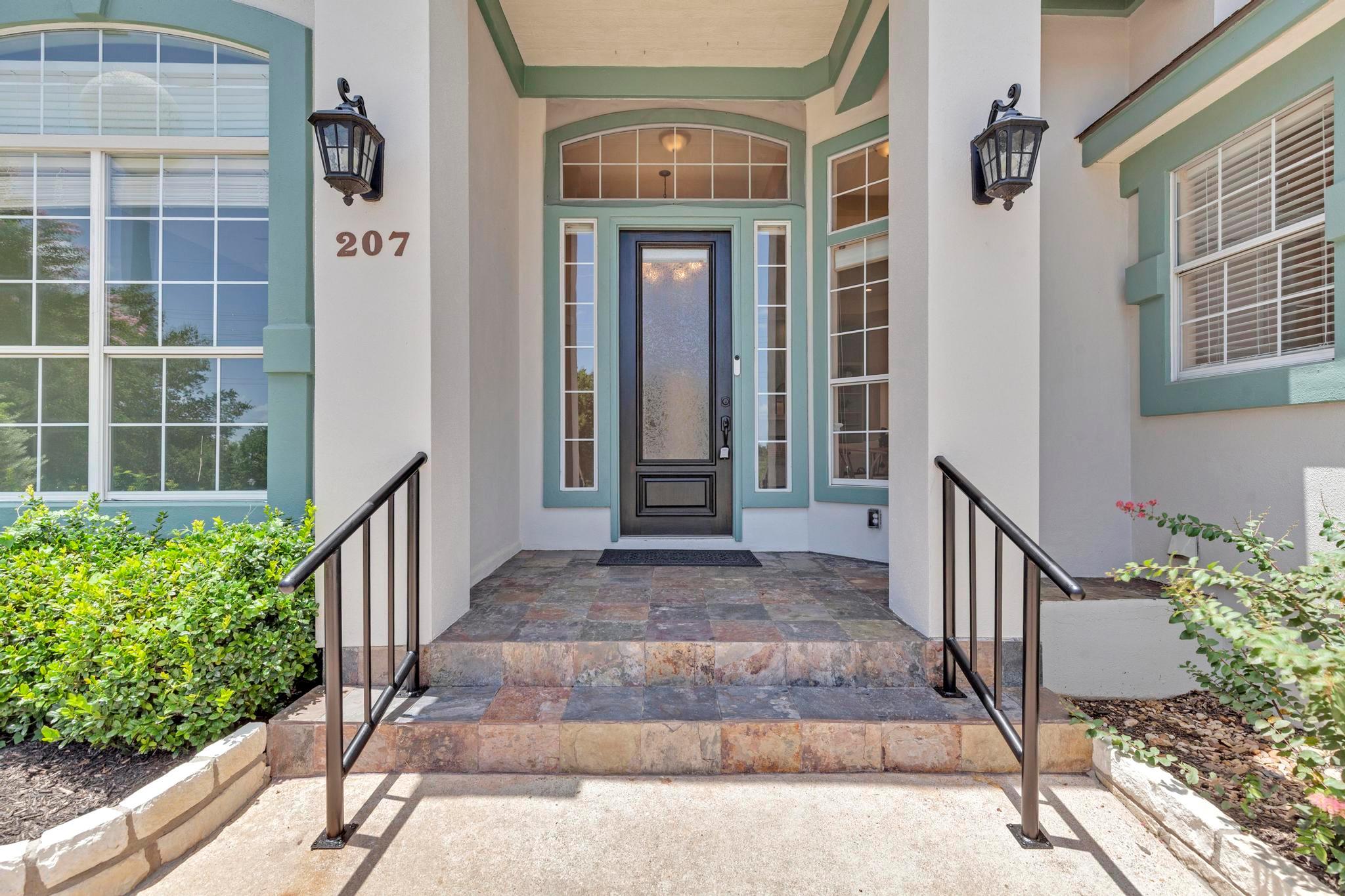 207 golf crest LN