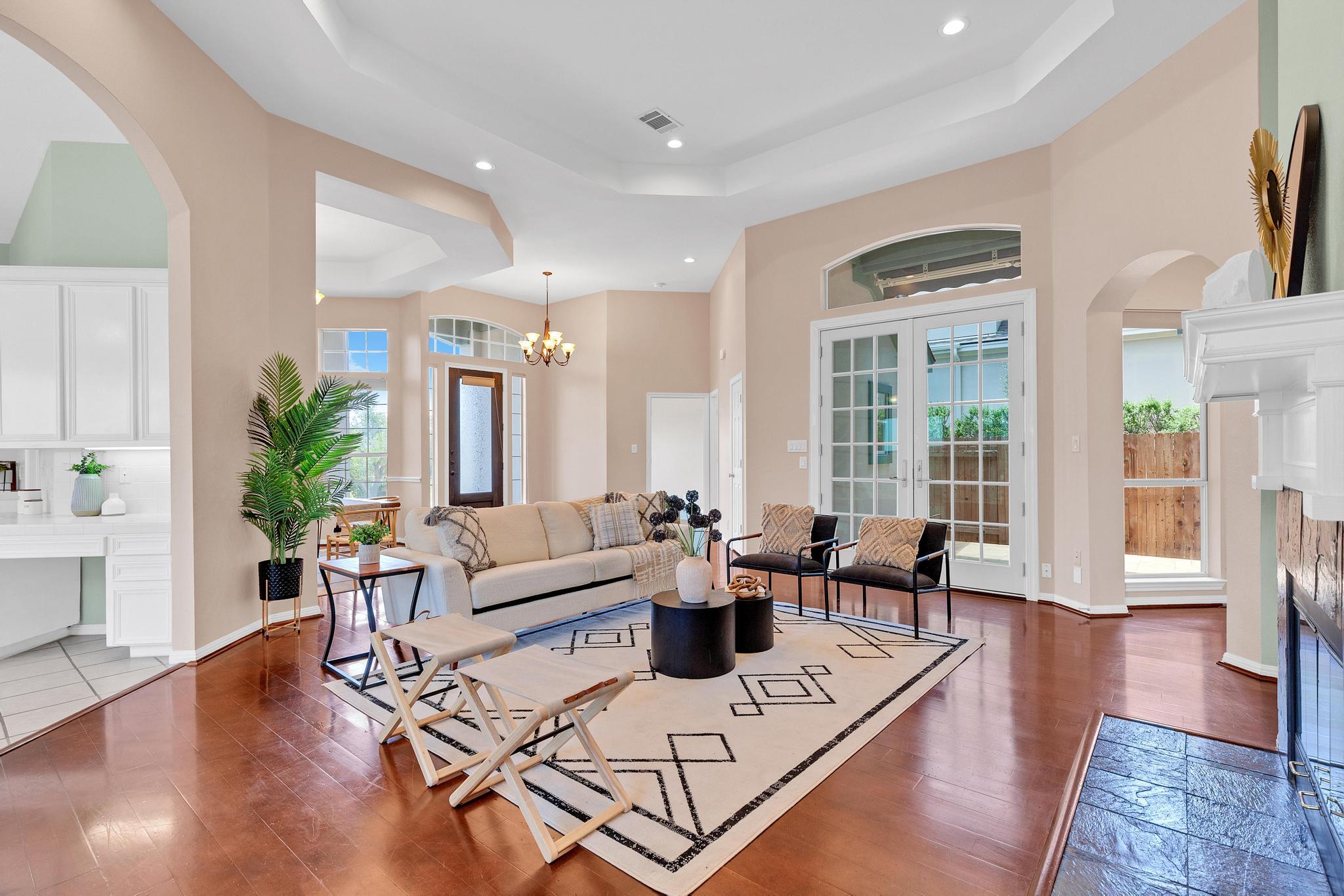 207 golf crest LN
