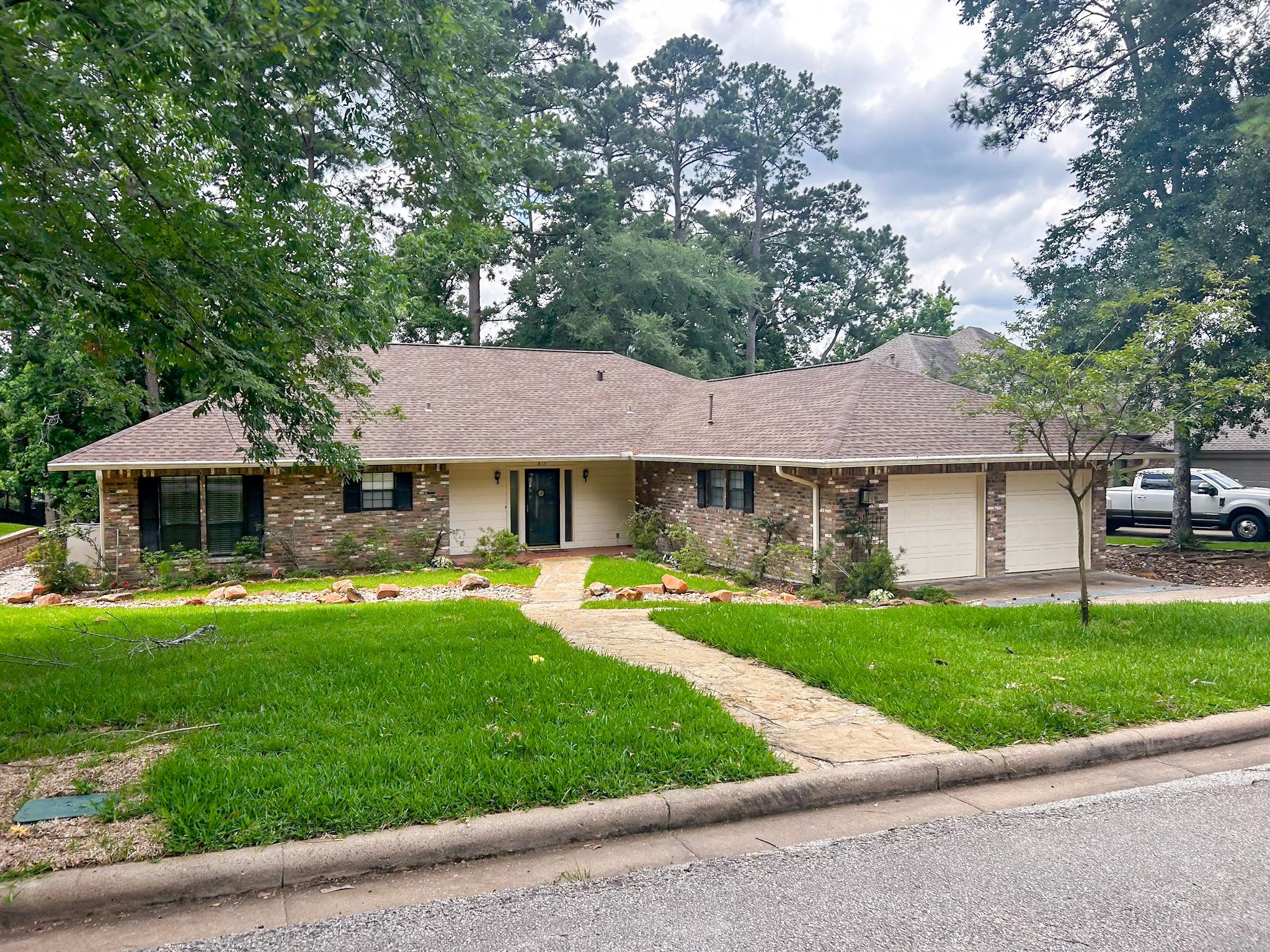 813 River Oaks DR