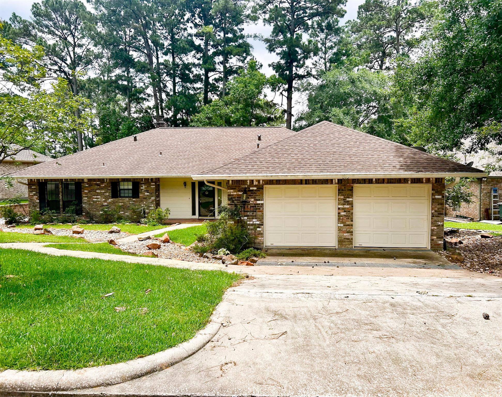 813 River Oaks DR