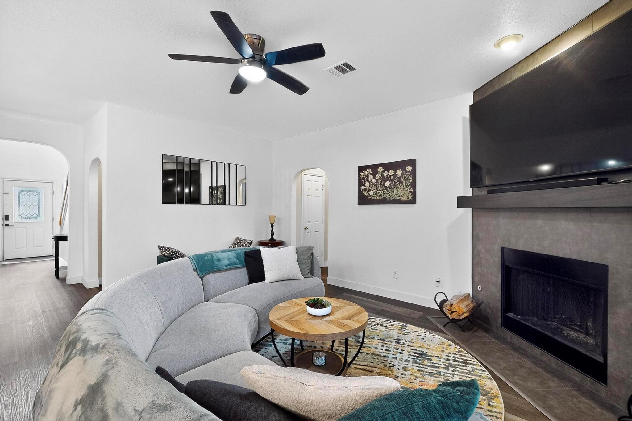952 Hometown PKWY