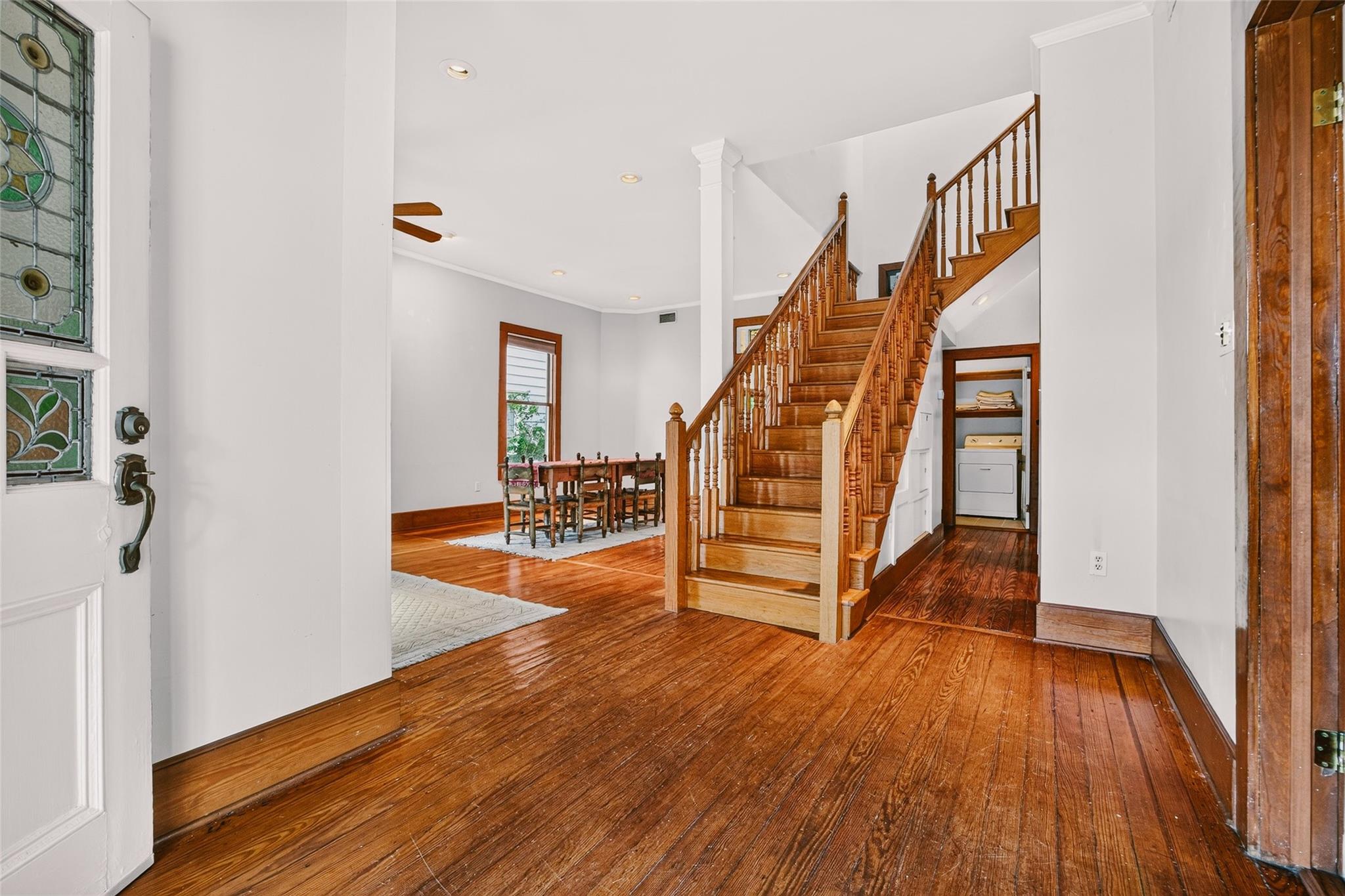 812 W 10th ST
