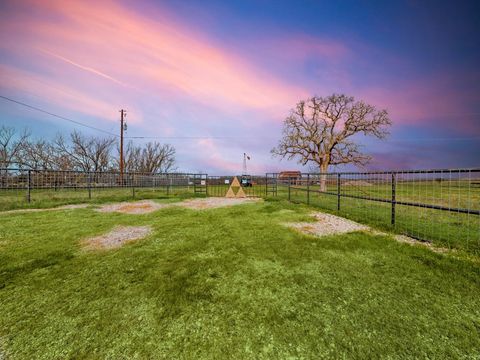Photo of 1000 Mill Creek Rd RD, Seguin, TX 78155 (MLS # 2548549)