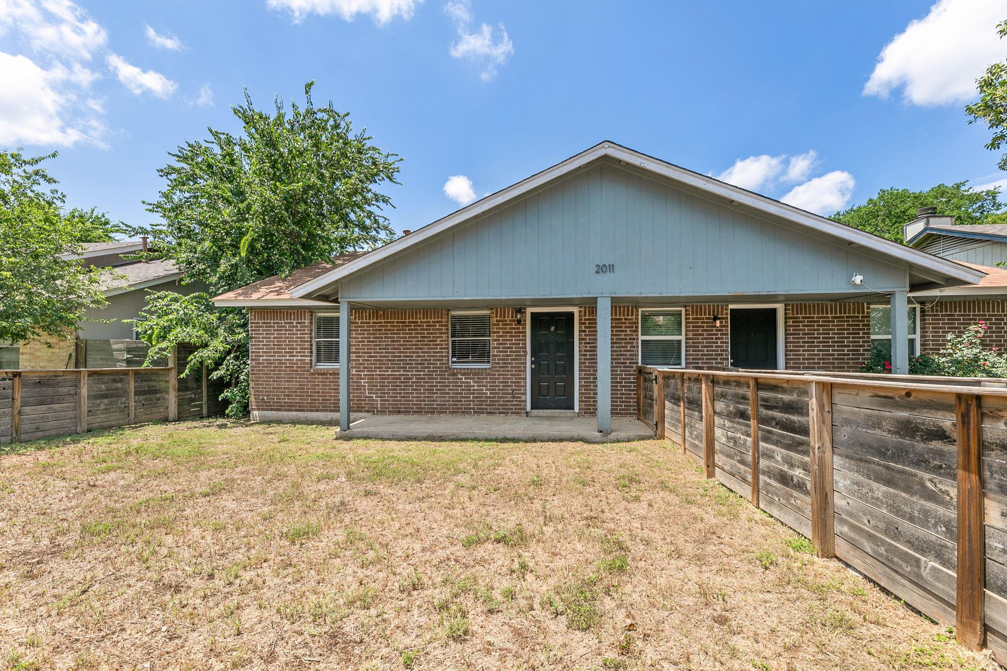 Photo 1 of 20 — 2011 E Stassney LN B, Austin, TX 78744
