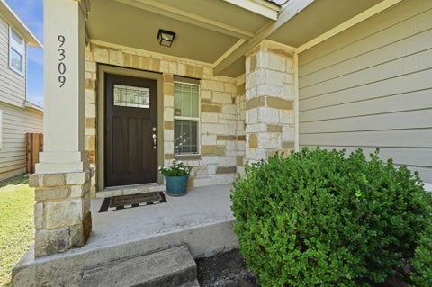 Photo of 9309 Sweetgum DR, Austin, TX 78748 (MLS # 9917473)
