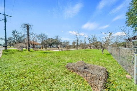 Photo of 693 S Caldwell ST, Giddings, TX 78942 (MLS # 4618022)