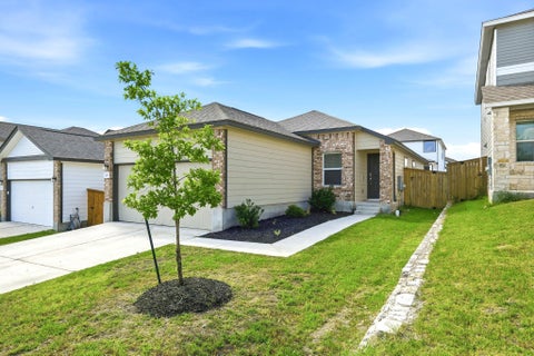 Photo of 220 Lucky Texan RD, Jarrell, TX 76537 (MLS # 2118119)