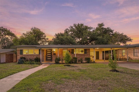 Photo of 1419 Cloverleaf DR, Austin, TX 78723 (MLS # 1239105)