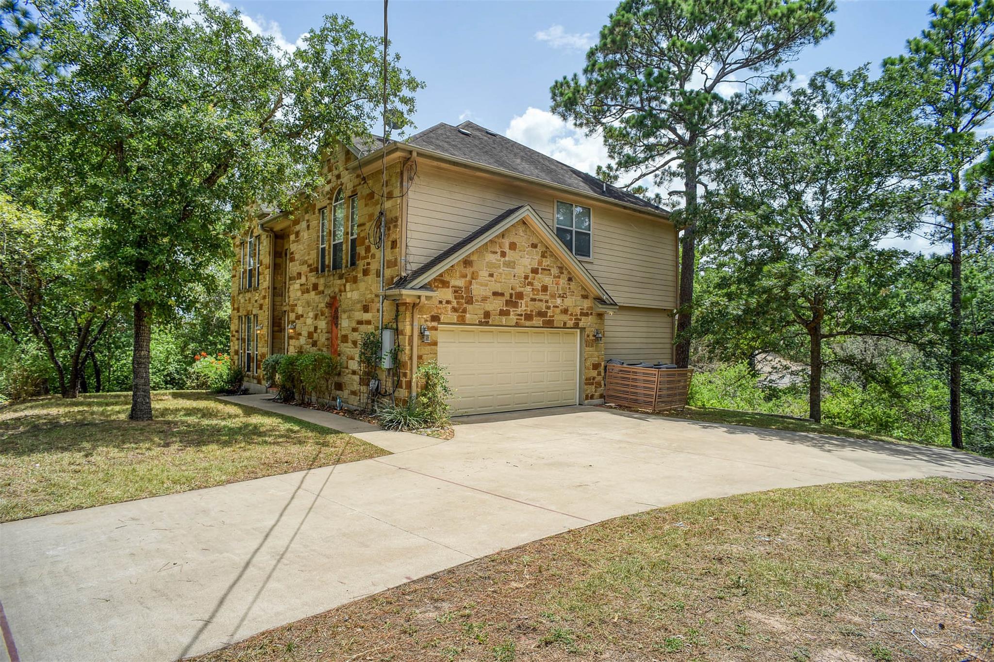 382 Akaloa DR