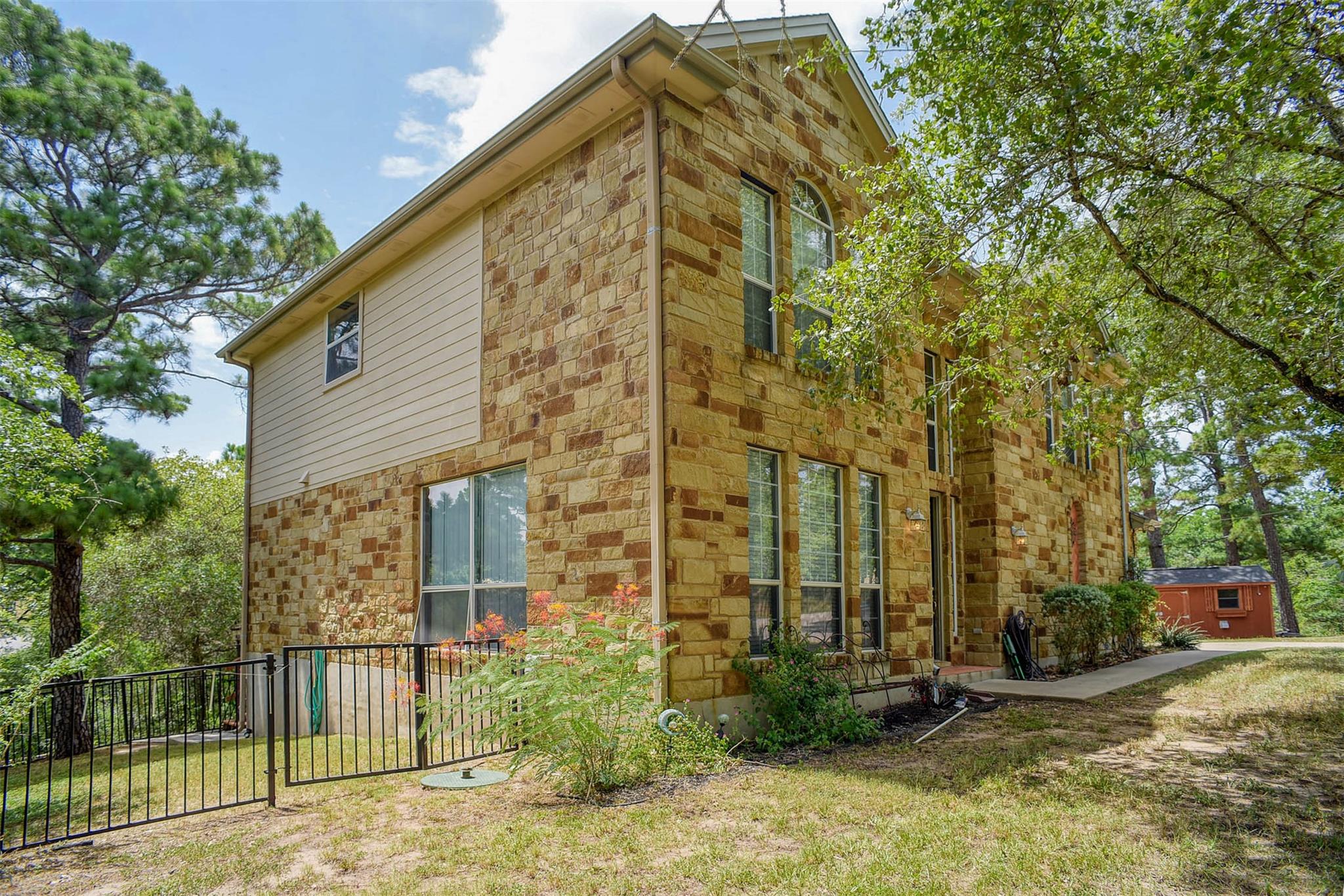 382 Akaloa DR