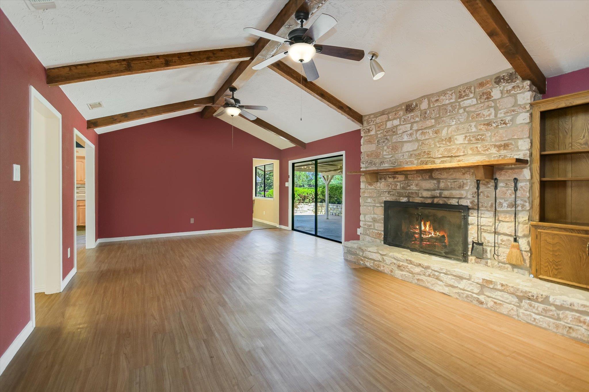 85 BROOKHOLLOW DR