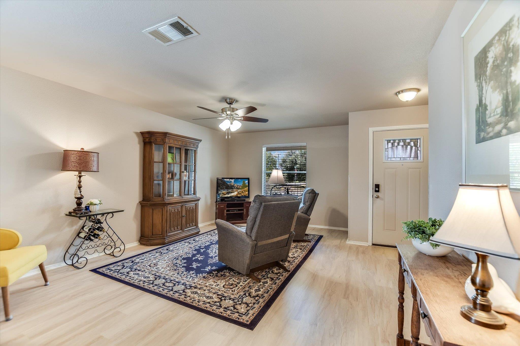 2800 Tyler LN