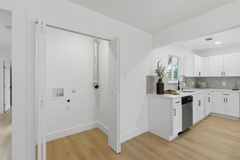 Tiny photo for 4704 Oak Cliff DR, Austin, TX 78721 (MLS # 4027849)