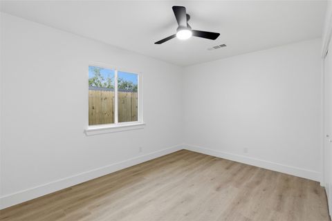 Tiny photo for 4704 Oak Cliff DR, Austin, TX 78721 (MLS # 4027849)