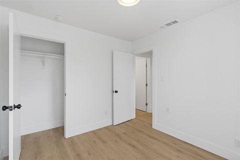 Tiny photo for 4704 Oak Cliff DR, Austin, TX 78721 (MLS # 4027849)