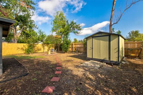 Tiny photo for 4704 Oak Cliff DR, Austin, TX 78721 (MLS # 4027849)