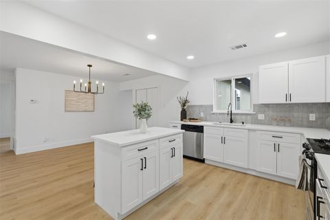 Tiny photo for 4704 Oak Cliff DR, Austin, TX 78721 (MLS # 4027849)