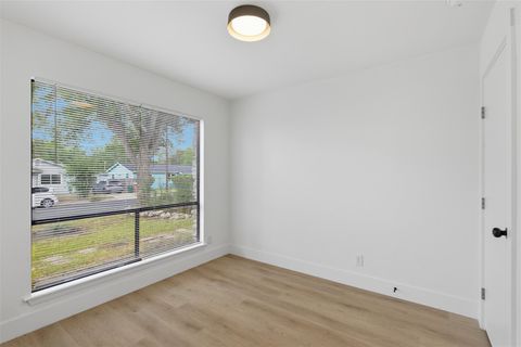 Tiny photo for 4704 Oak Cliff DR, Austin, TX 78721 (MLS # 4027849)