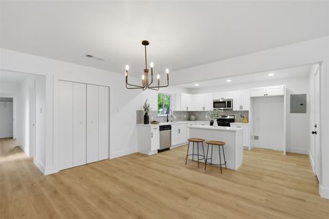 Tiny photo for 4704 Oak Cliff DR, Austin, TX 78721 (MLS # 4027849)