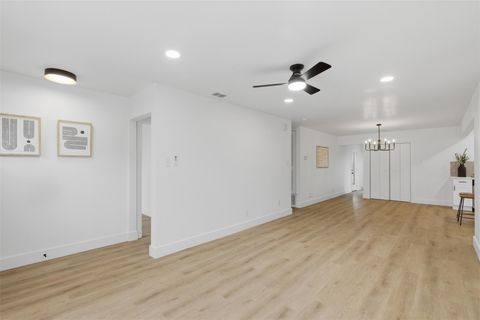 Tiny photo for 4704 Oak Cliff DR, Austin, TX 78721 (MLS # 4027849)