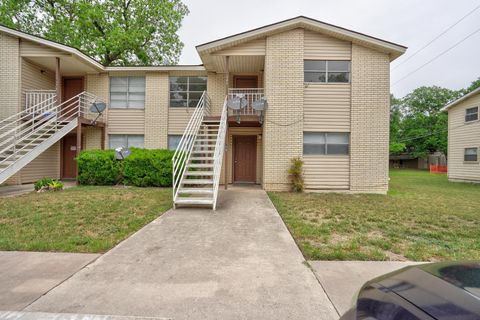 Photo of 728 Old Martindale DR, San Marcos, TX 78666 (MLS # 1871332)