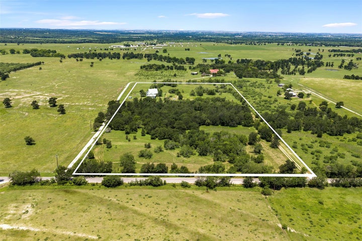 Photo 1 of 40 — 928 Upper Elgin River RD, Elgin, TX 78621