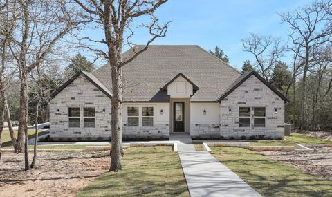 111 Kingwood DR Elgin TX 78621