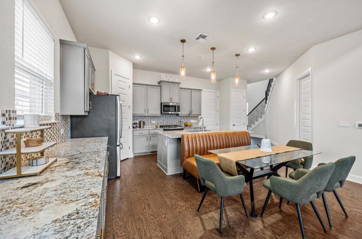 4904 Escape Rivera DR