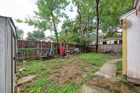 Tiny photo for 1602 Canterbury ST, Austin, TX 78702 (MLS # 9494352)