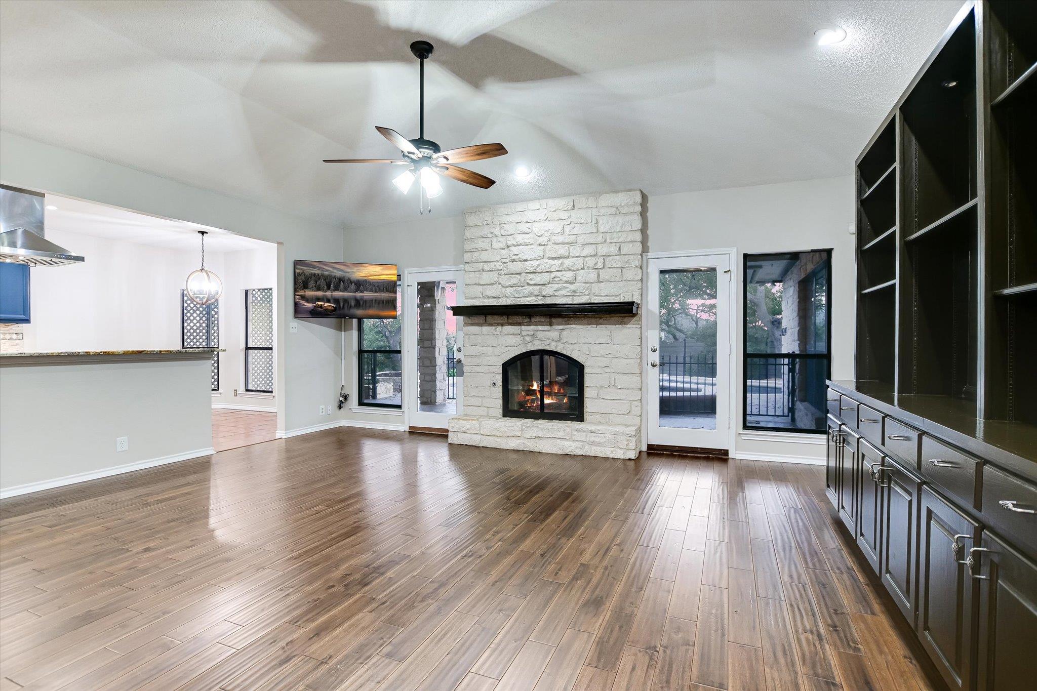 Austin, Texas 78759, United States, 3 Bedrooms Bedrooms, ,3 BathroomsBathrooms,Residential,Active,90418