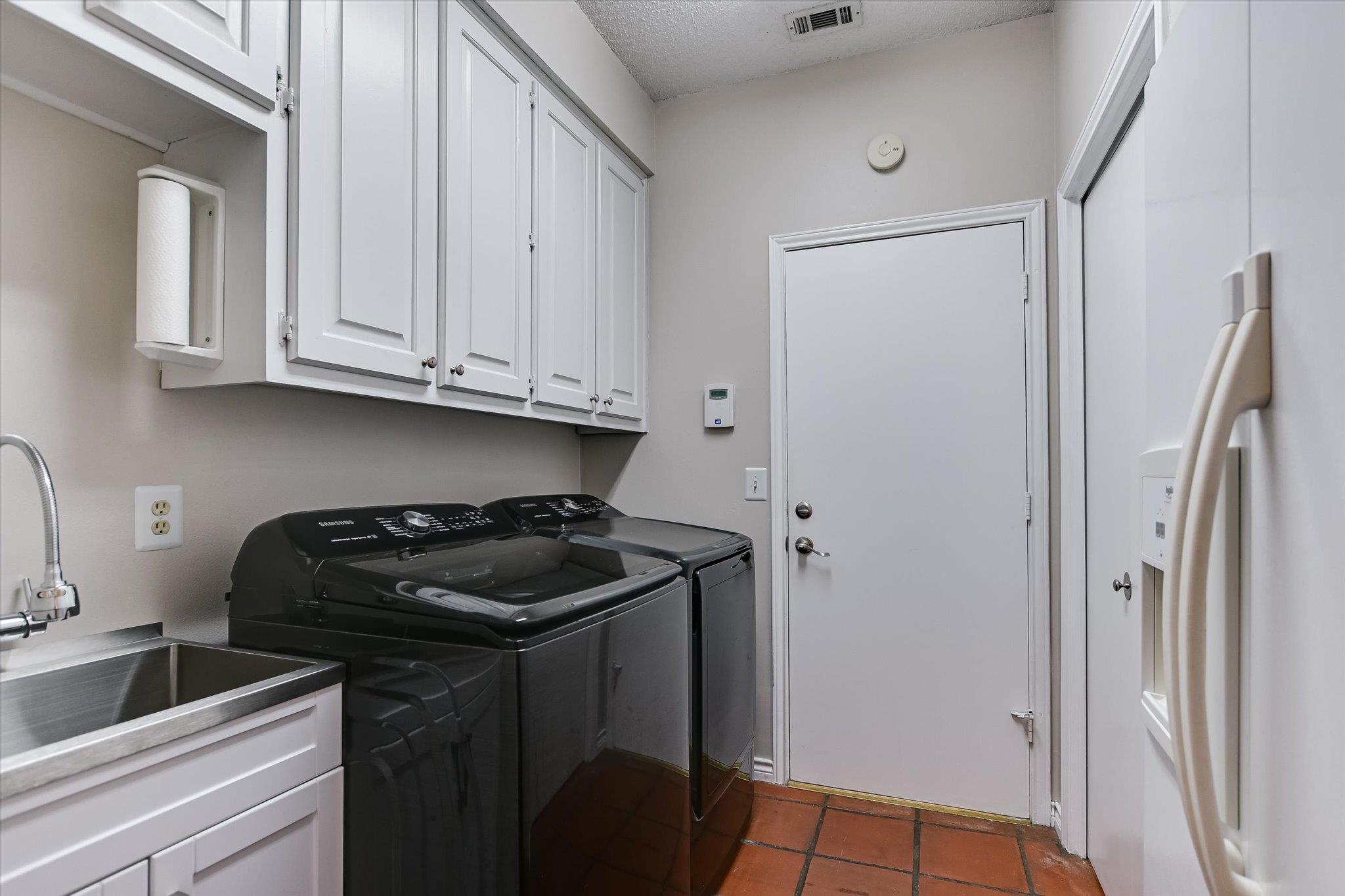 Austin, Texas 78759, United States, 3 Bedrooms Bedrooms, ,3 BathroomsBathrooms,Residential,Active,90418
