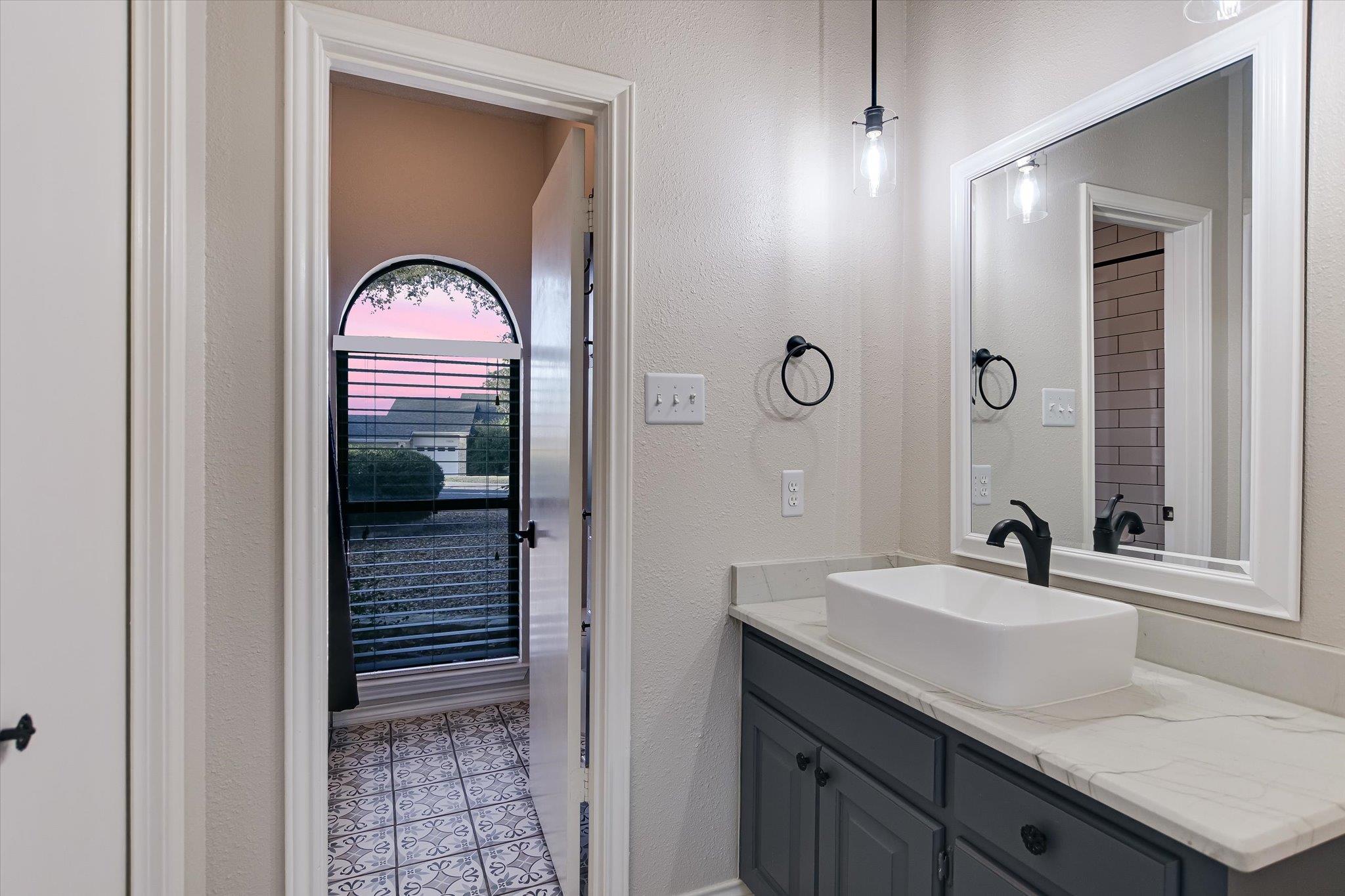 Austin, Texas 78759, United States, 3 Bedrooms Bedrooms, ,3 BathroomsBathrooms,Residential,Active,90418
