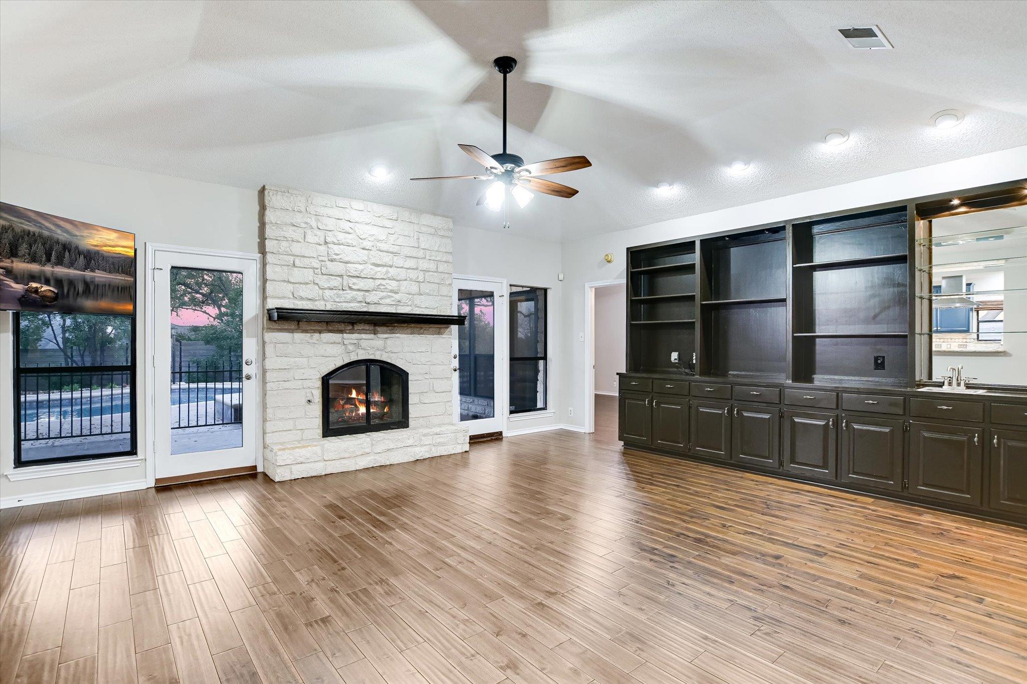 Austin, Texas 78759, United States, 3 Bedrooms Bedrooms, ,3 BathroomsBathrooms,Residential,Active,90418
