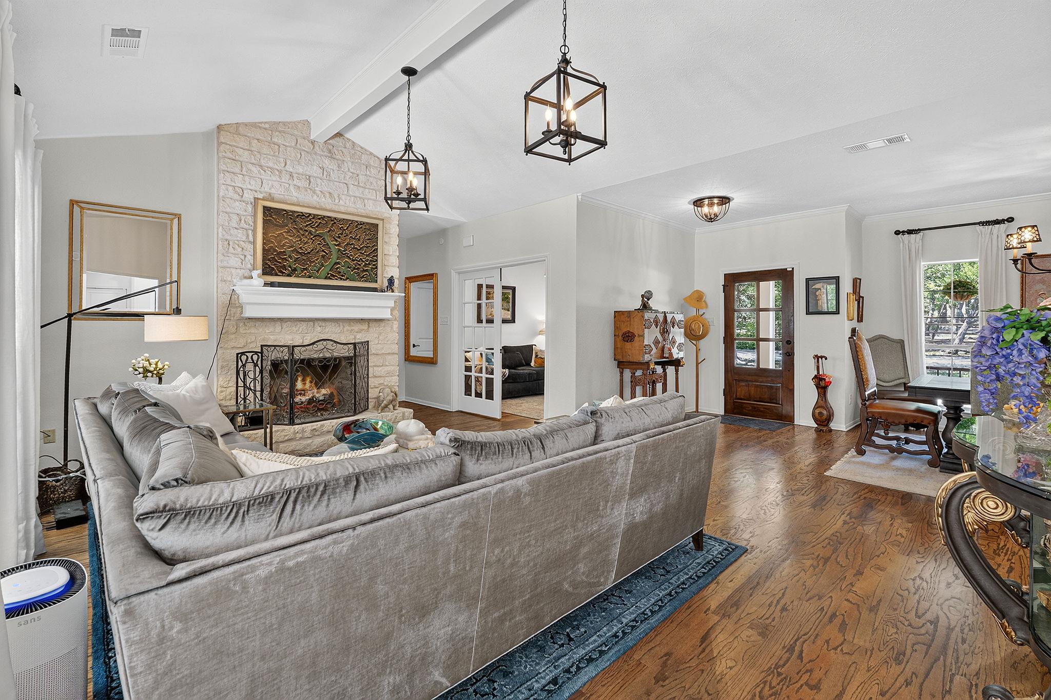 262 E Ridgewood RD