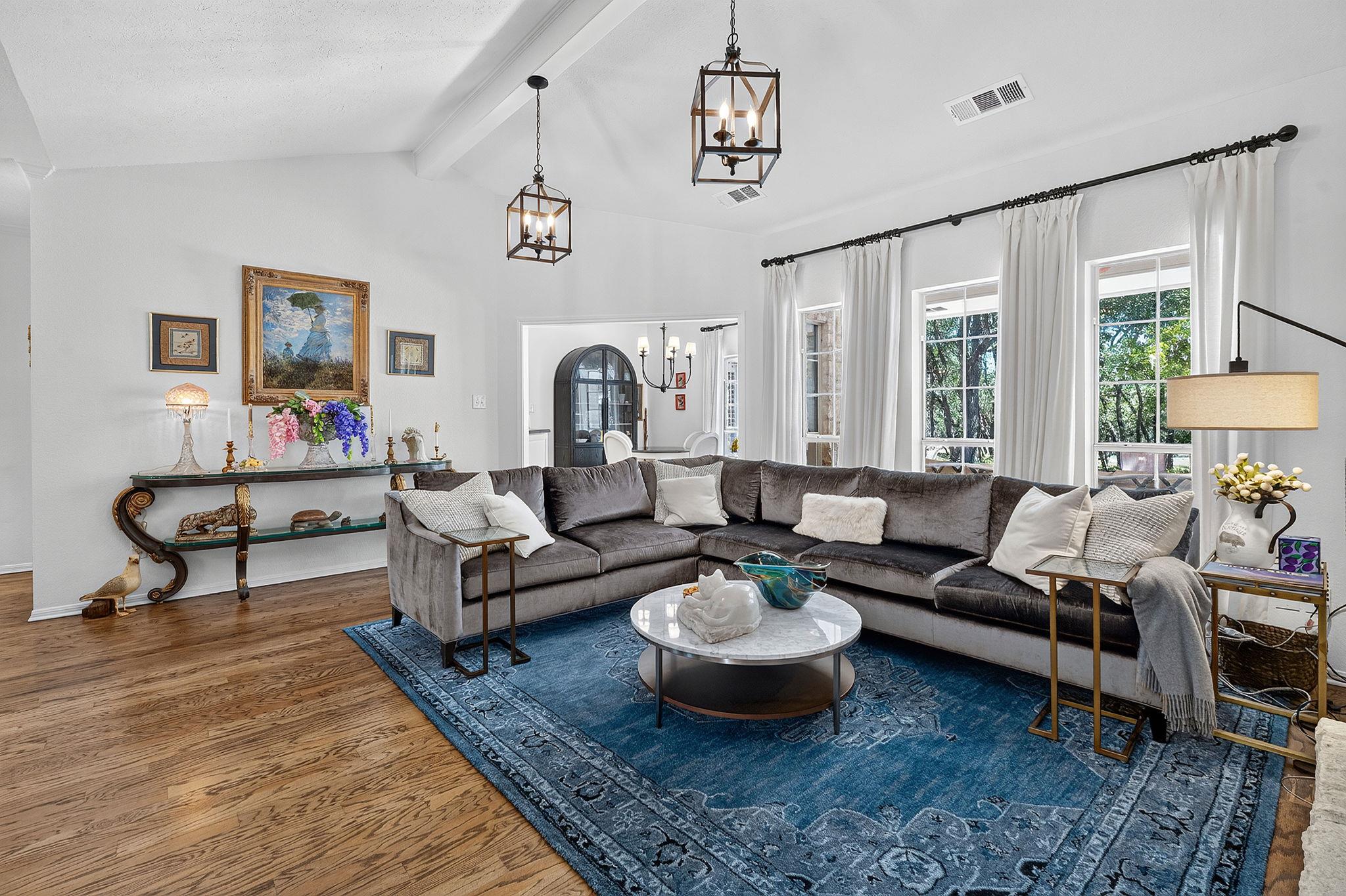 262 E Ridgewood RD