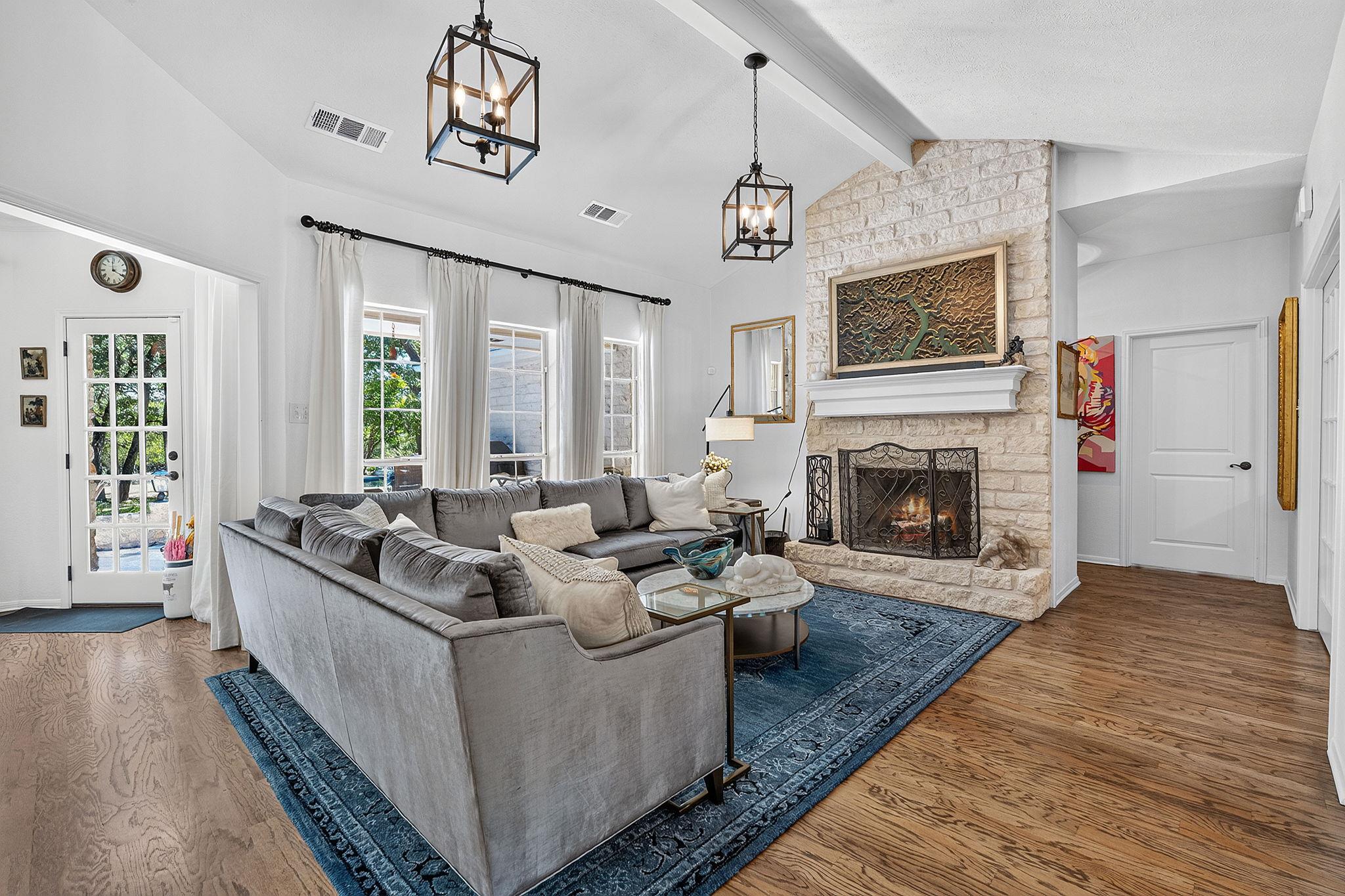 262 E Ridgewood RD
