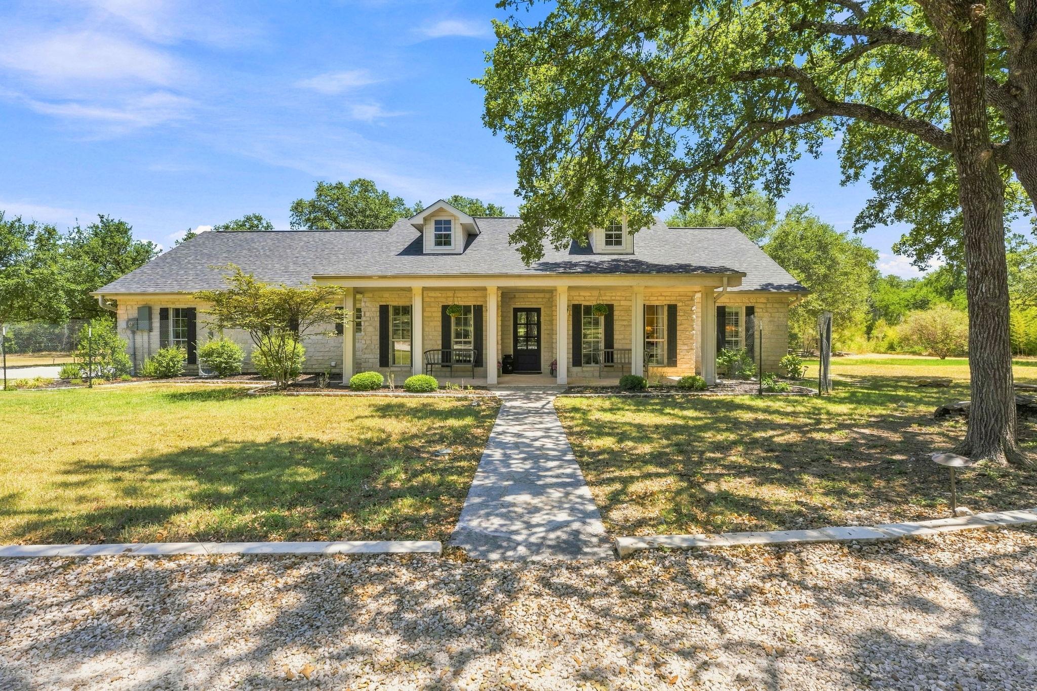 262 E Ridgewood RD